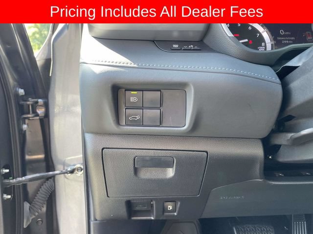 Used 2022 Toyota Highlander XLE AWD/4WD image 25