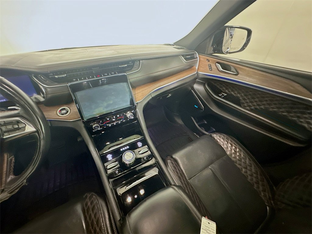 Used 2023 Jeep Grand Cherokee Summit image 11