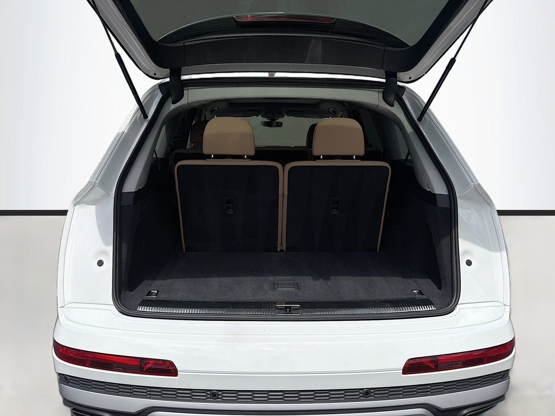 Used 2025 Audi Q7 3.0T Premium image 13
