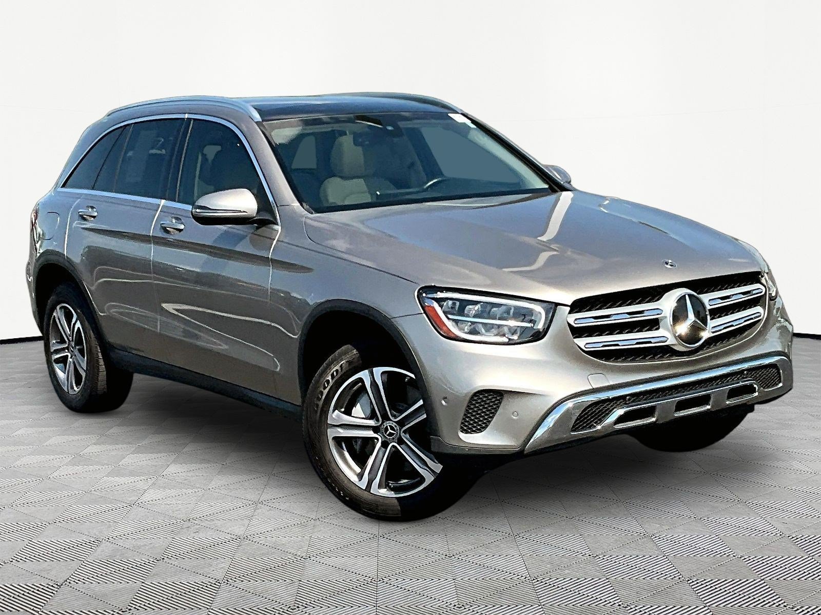 Used 2021 Mercedes-Benz GLC 300 4MATIC w/ Premium Package image 3