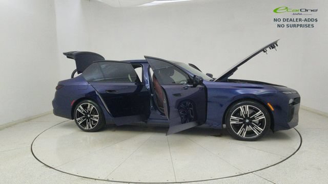 Used 2023 BMW 760i xDrive AWD/4WD image 72
