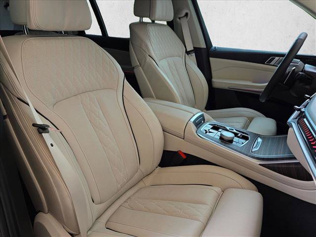 Used 2025 BMW X7 xDrive40i w/ Premium Package AWD/4WD image 22