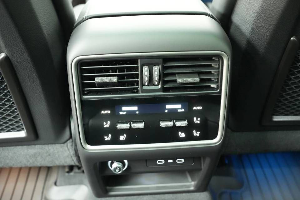 New 2026 Porsche Cayenne image 25