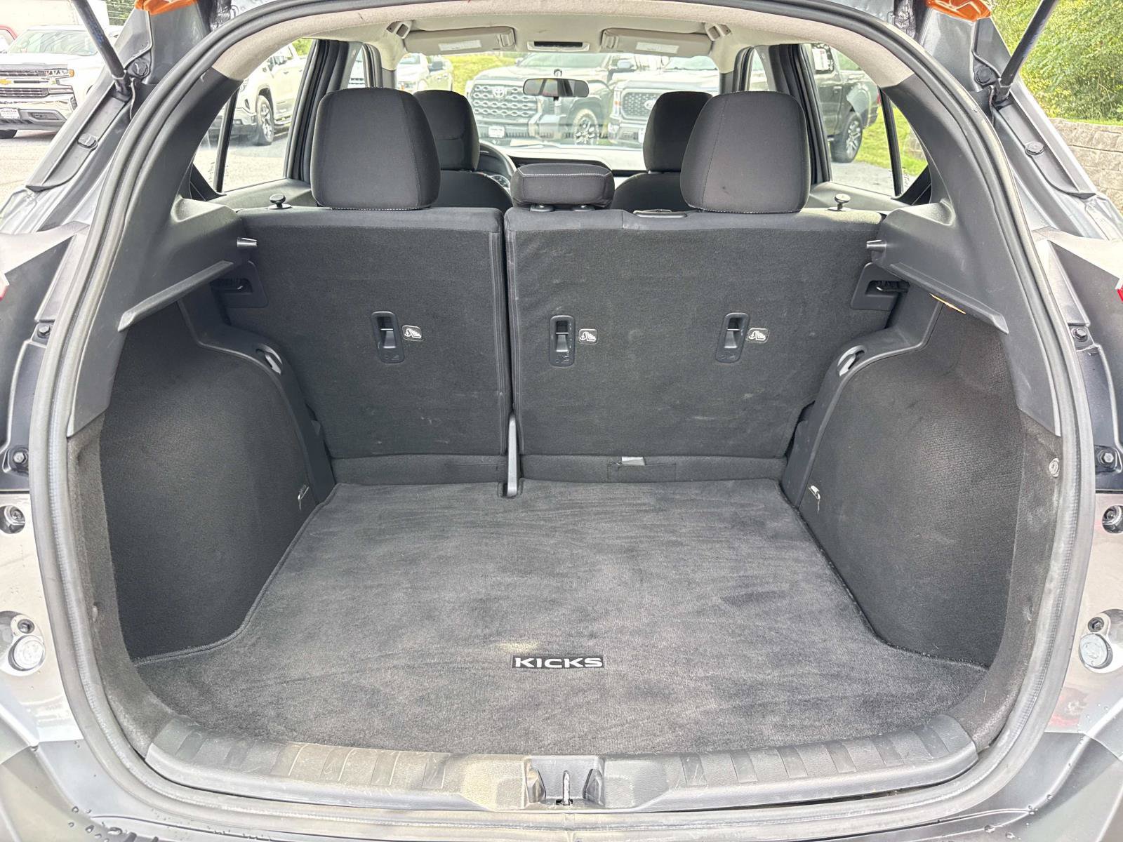 Used 2019 Nissan Kicks SV FWD image 27