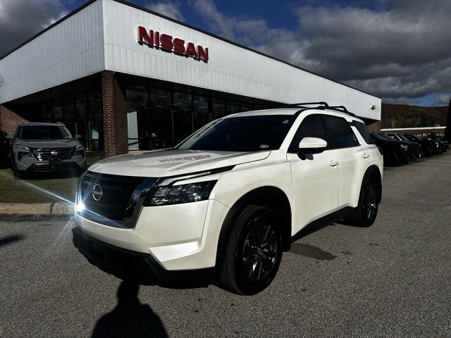 Used 2024 Nissan Pathfinder SV