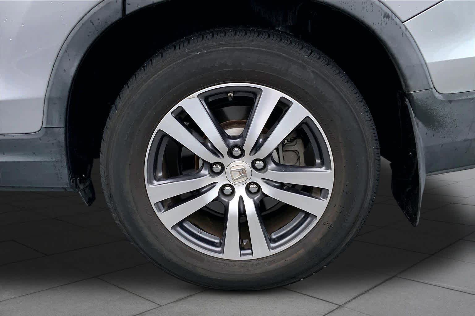 Used 2017 Honda Pilot EX image 11