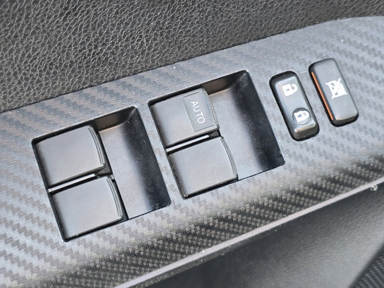 Used 2014 Toyota RAV4 XLE AWD/4WD image 18