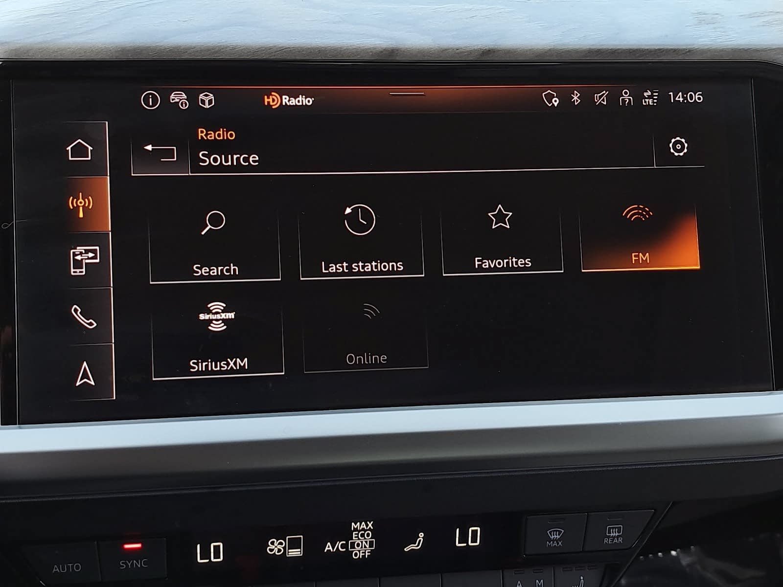 Used 2023 Audi Q4 e-tron Premium Plus w/ Premium Plus AWD/4WD image 24