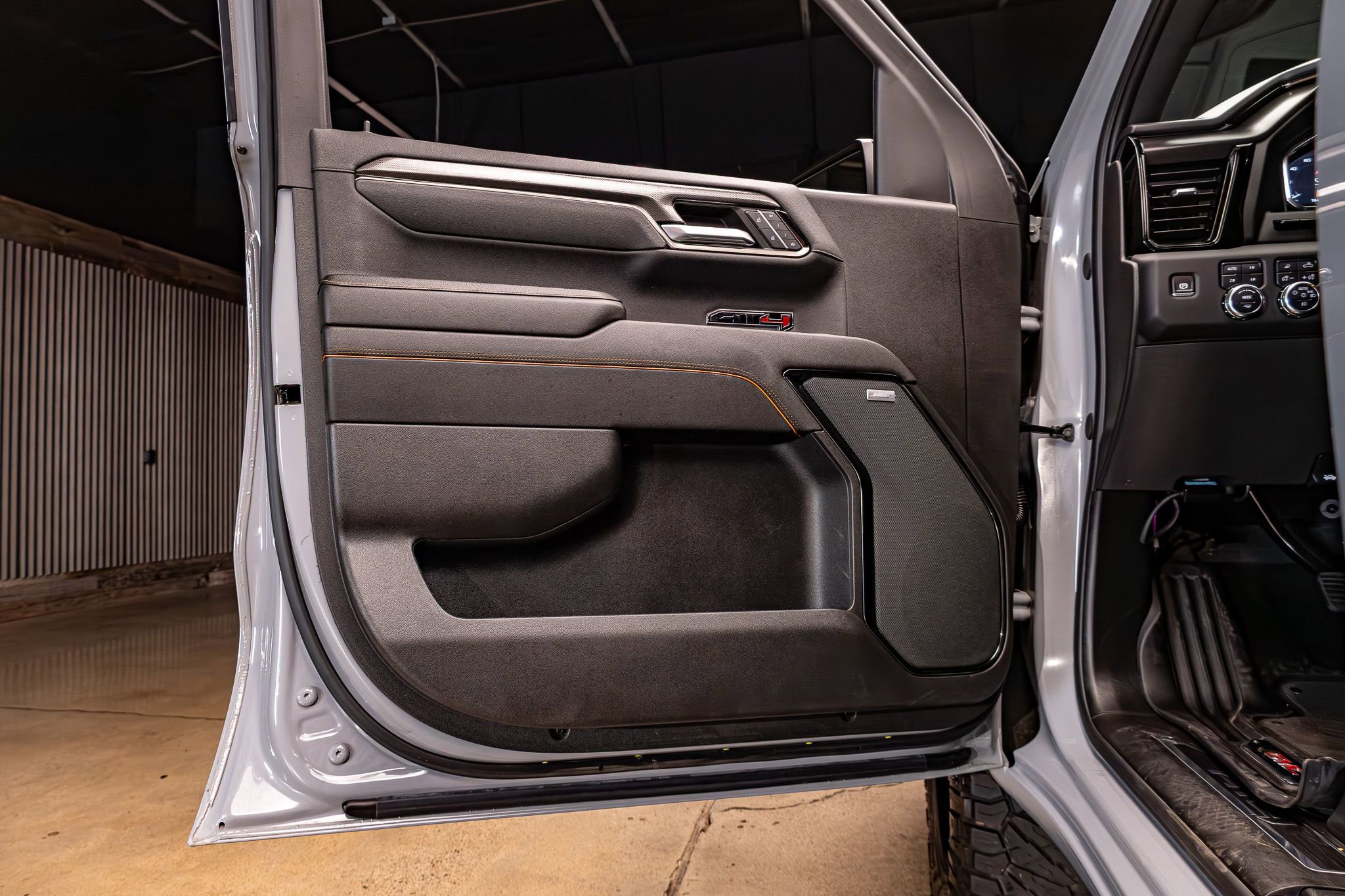 Used 2024 GMC Sierra 1500 AT4 w/ Technology Package image 28