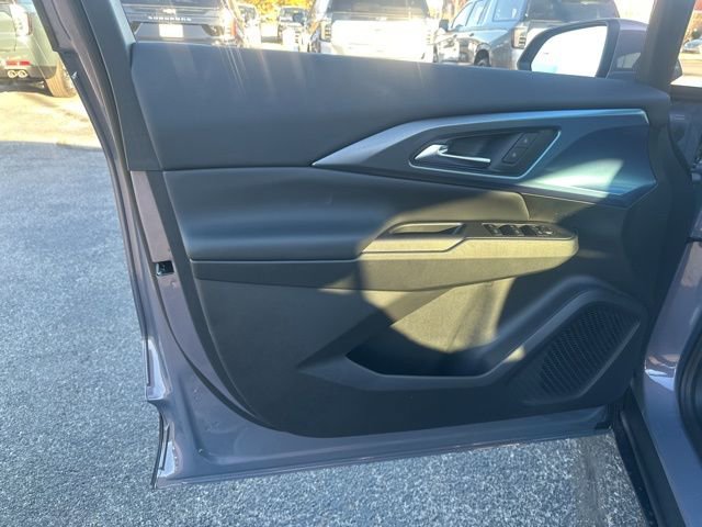 New 2026 Chevrolet Equinox EV LT image 11