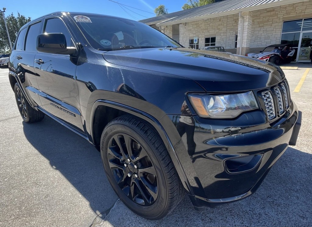 Used 2021 Jeep Grand Cherokee Laredo X image 3