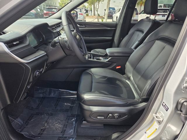 Certified 2025 Jeep Grand Cherokee Limited w/ Black Appearance Package image 4