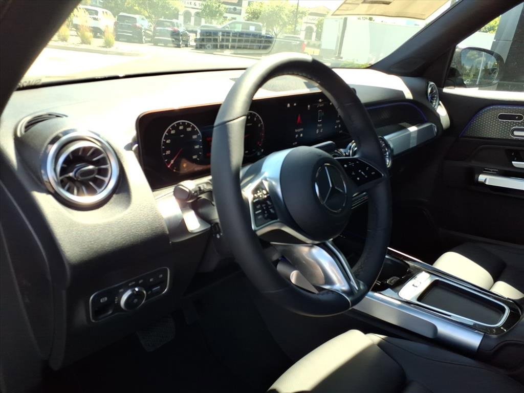 New 2025 Mercedes-Benz GLB 250 4MATIC image 16