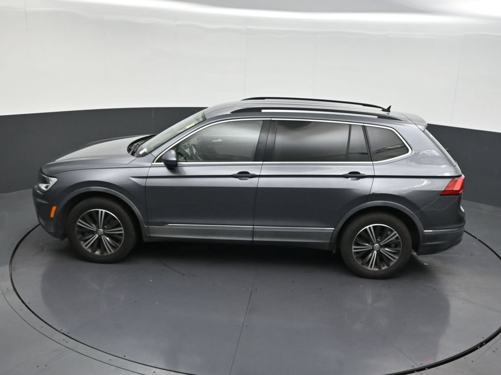 Used 2018 Volkswagen Tiguan SE w/ 18" Alloy Wheels Package FWD image 16