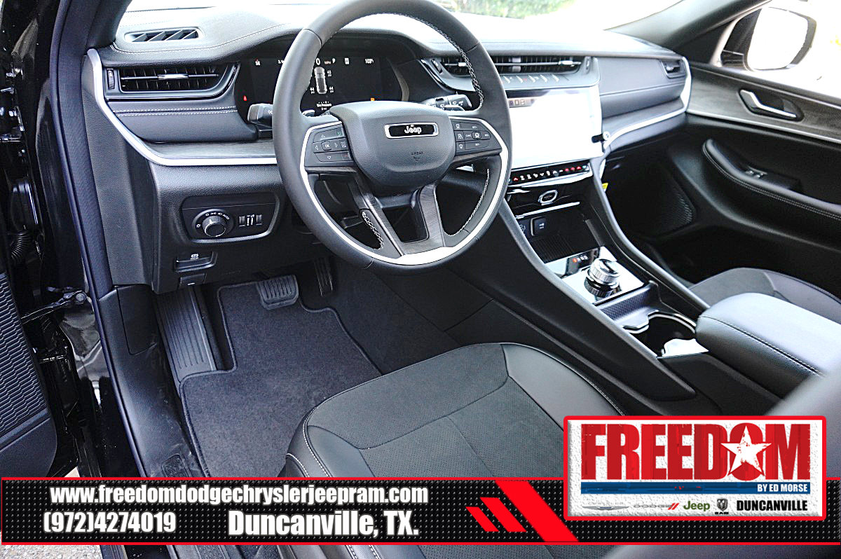 New 2026 Jeep Grand Cherokee Altitude RWD image 10