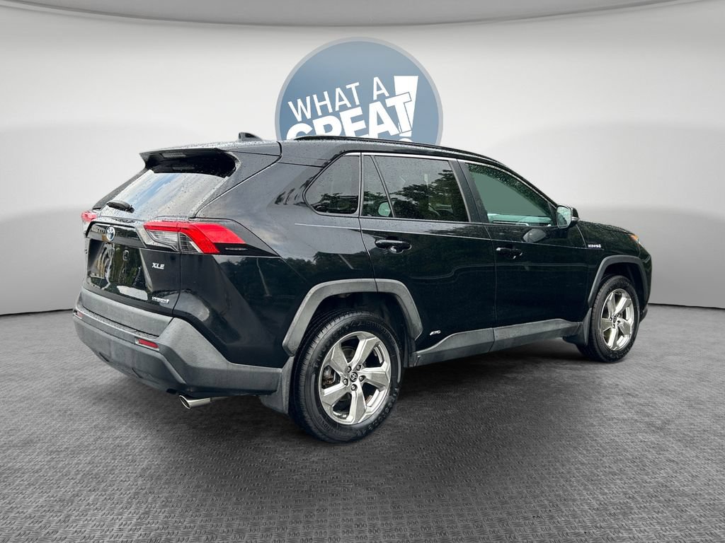 Used 2021 Toyota RAV4 XLE Premium AWD/4WD image 3