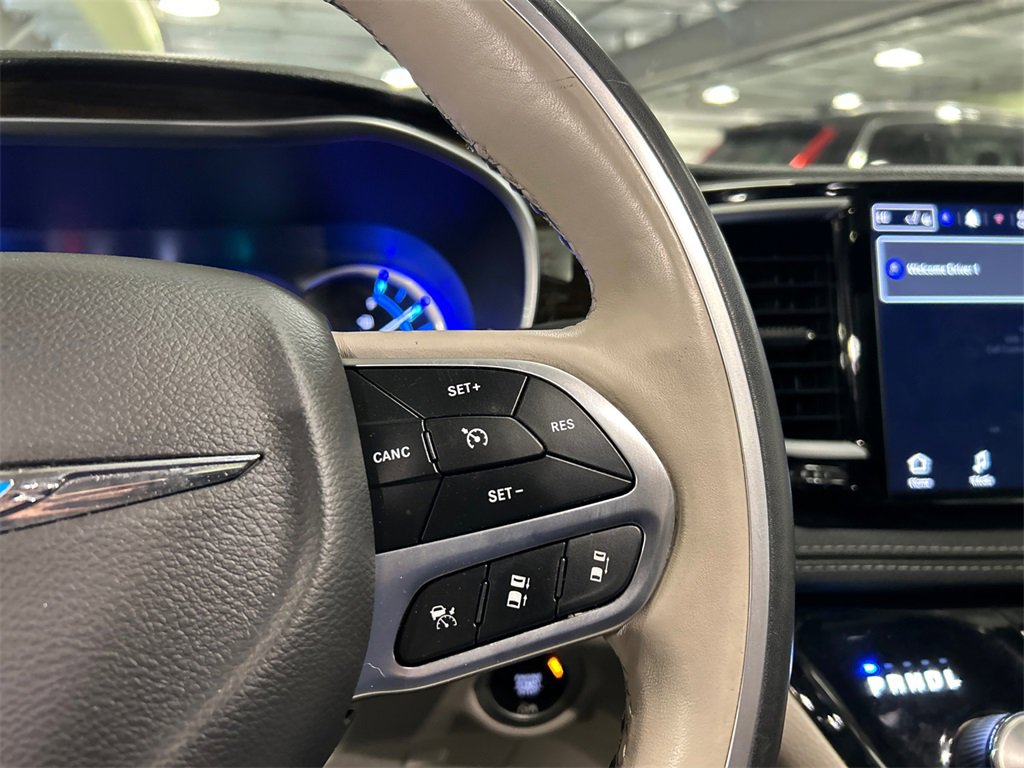 Used 2021 Chrysler Pacifica Limited w/ Uconnect Theater Family Group image 14