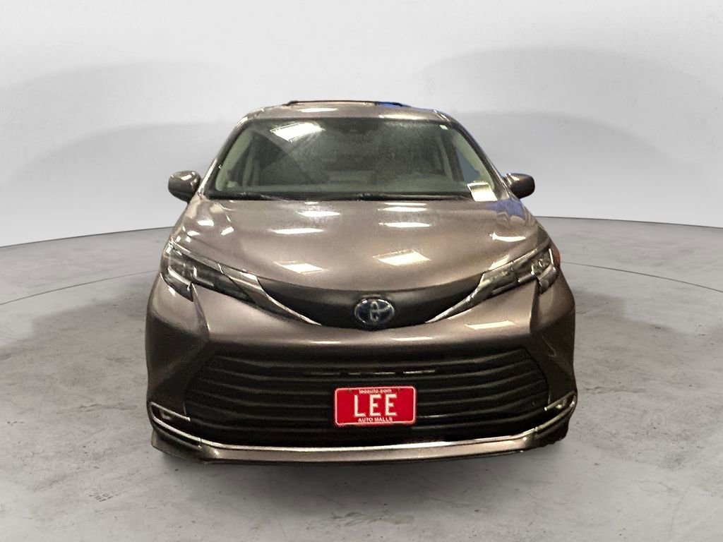 Used 2021 Toyota Sienna XLE w/ XLE Plus Package FWD image 8