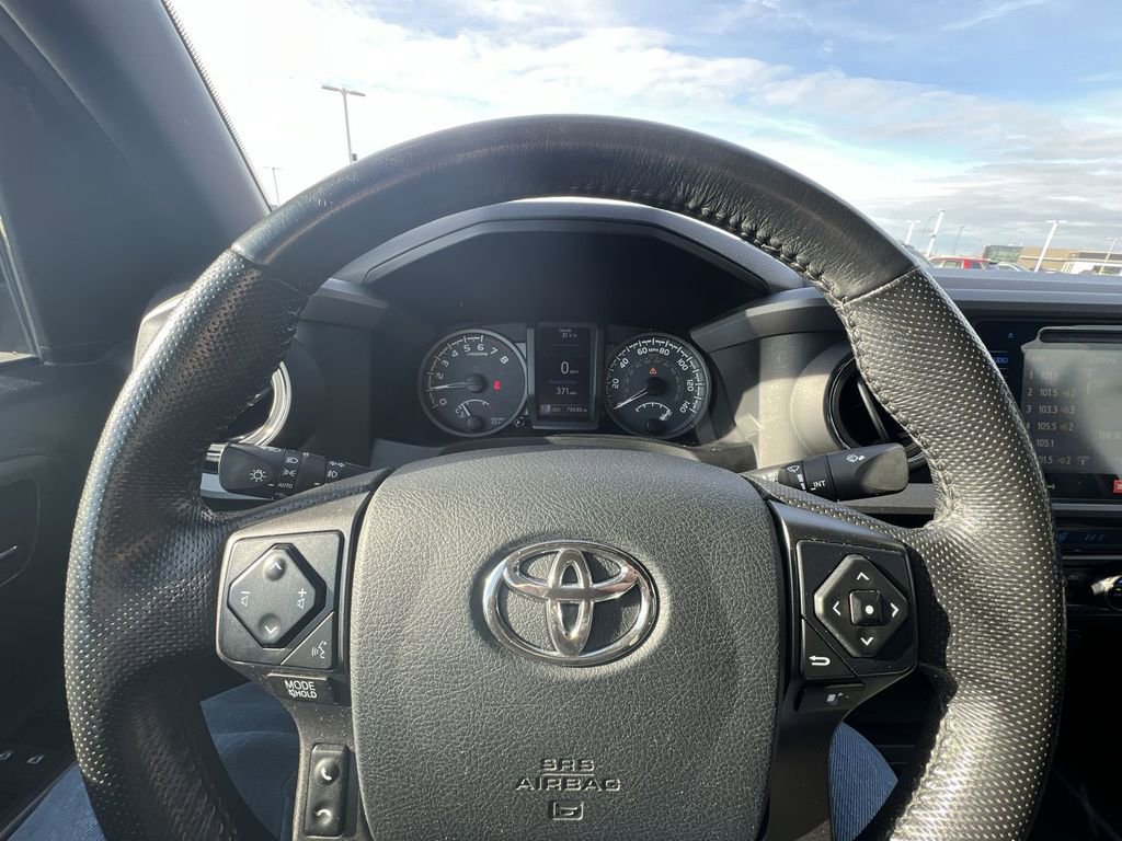 Used 2016 Toyota Tacoma TRD Off-Road image 11