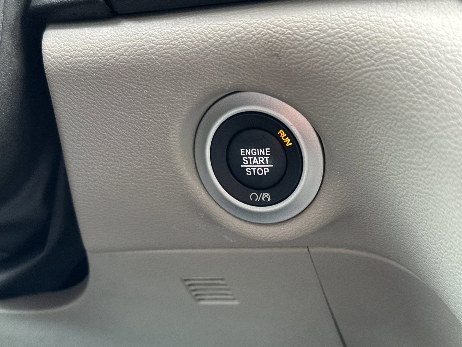 Used 2024 Chrysler Pacifica Touring-L image 23