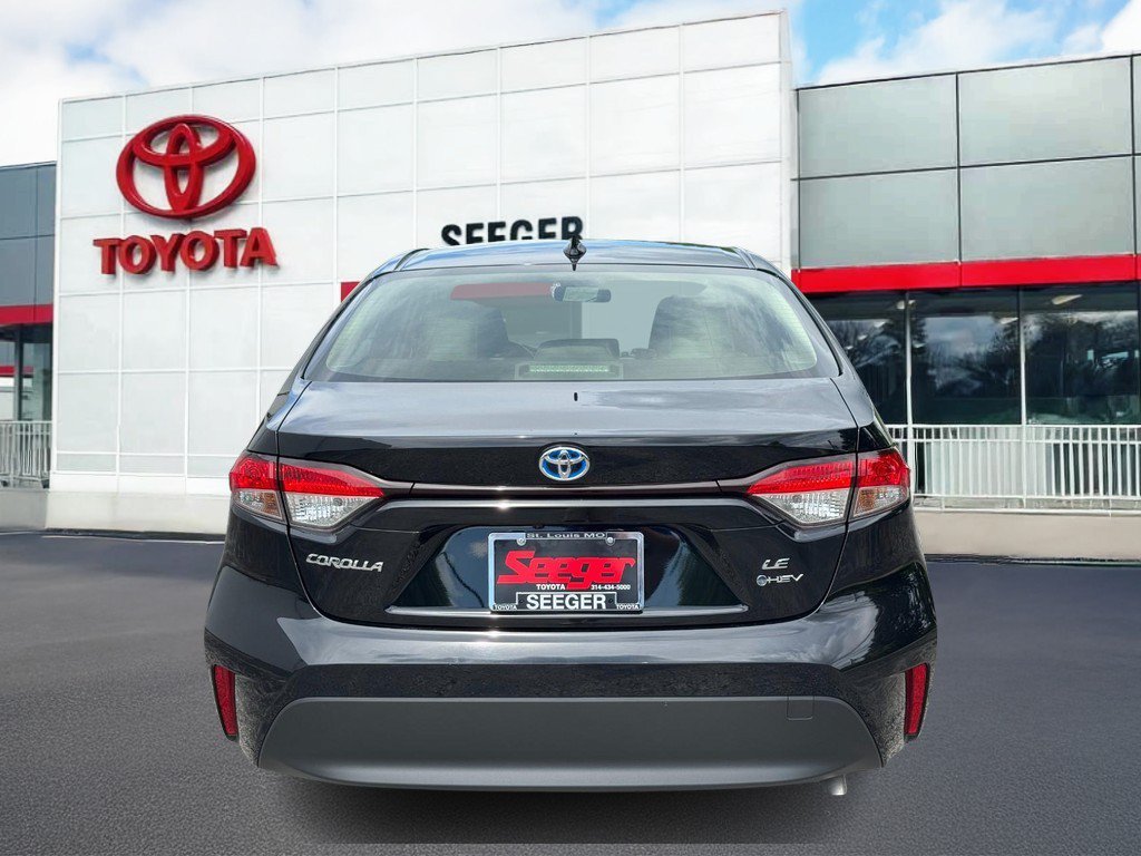 Used 2025 Toyota Corolla LE FWD image 5