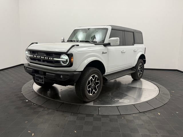 Used 2025 Ford Bronco Outer Banks image 3