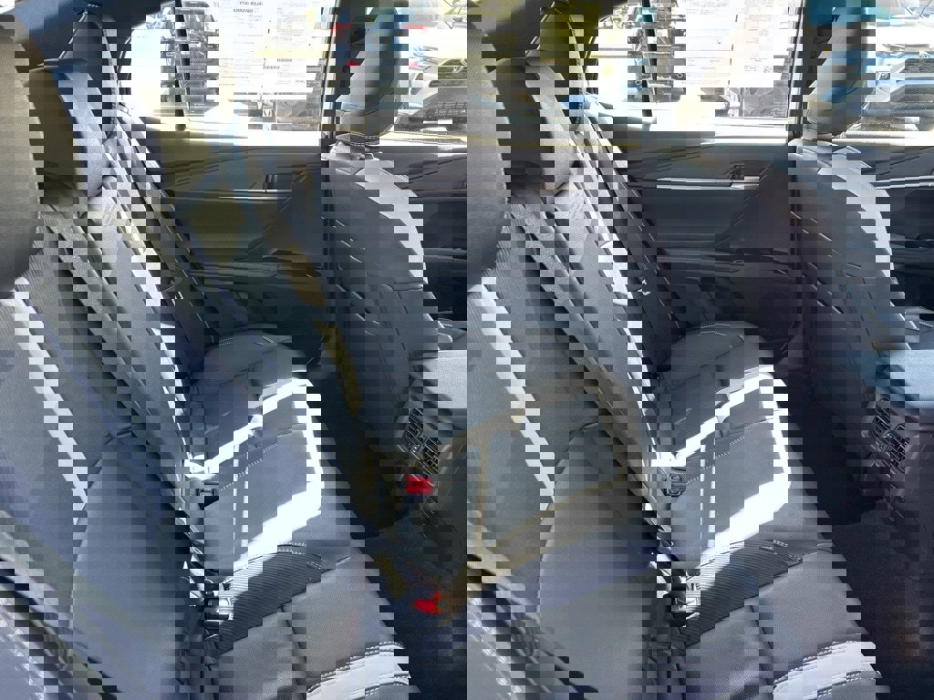 Used 2025 Toyota Camry SE image 18