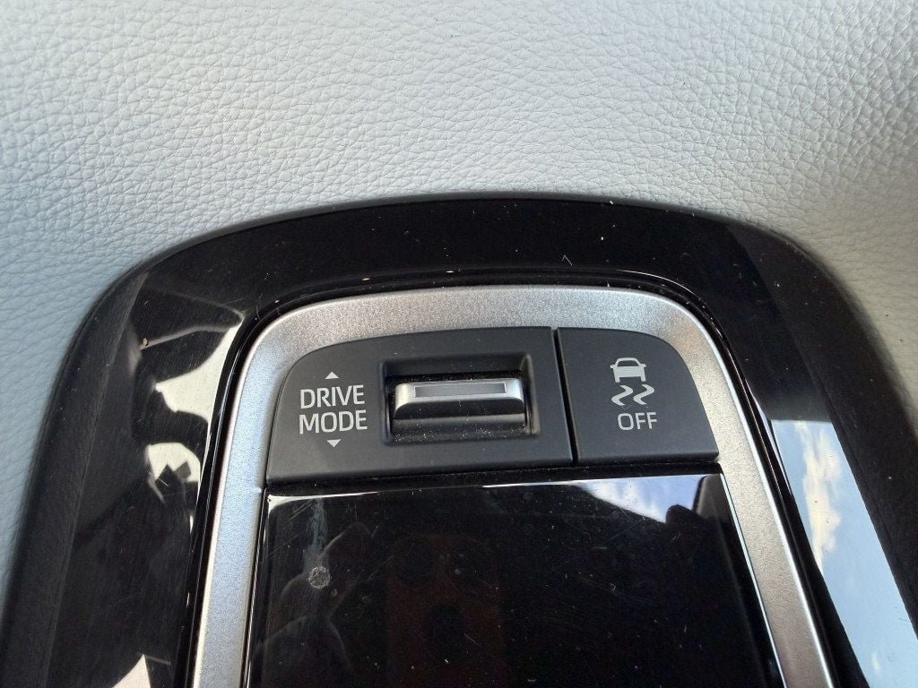 Used 2025 Toyota Corolla XSE FWD image 20