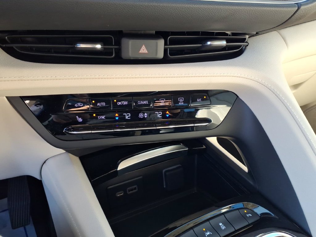 Used 2023 Buick Envision Essence AWD/4WD image 19