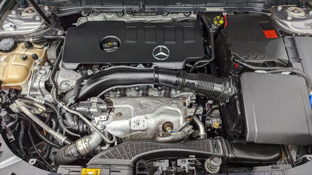 Used 2021 Mercedes-Benz GLB 250 w/ Premium Package image 30