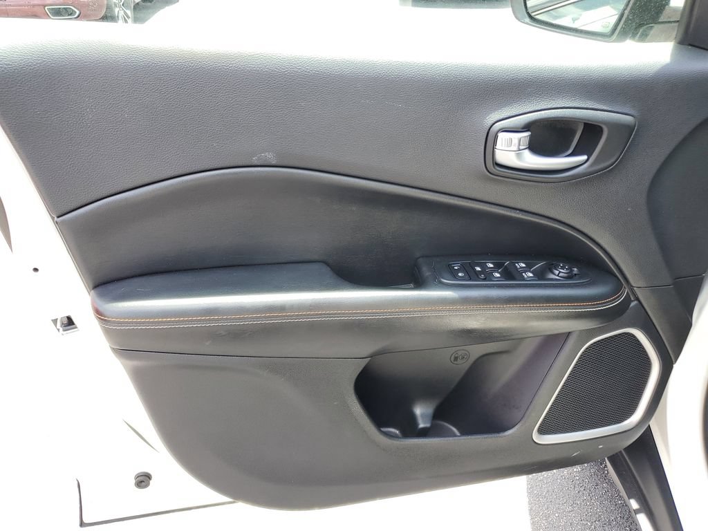 Used 2019 Jeep Compass Latitude AWD/4WD image 13