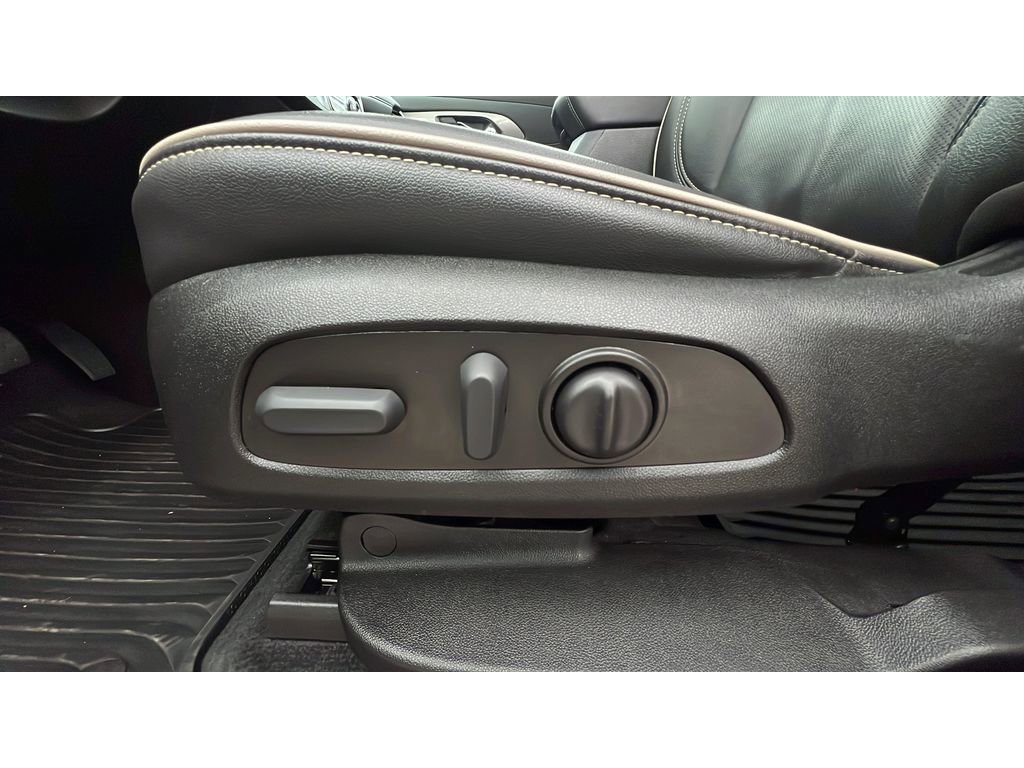 Certified 2023 Chevrolet Traverse Premier w/ Redline Edition image 25