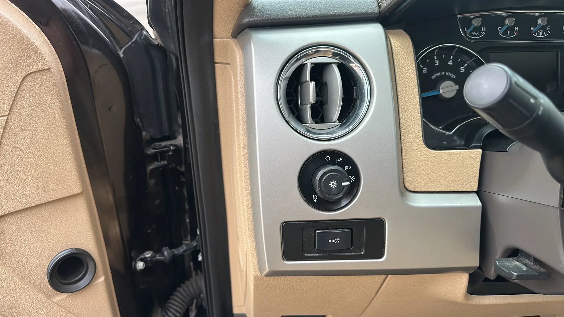 Used 2013 Ford F150 Lariat w/ Mid Equipment Group AWD/4WD image 20