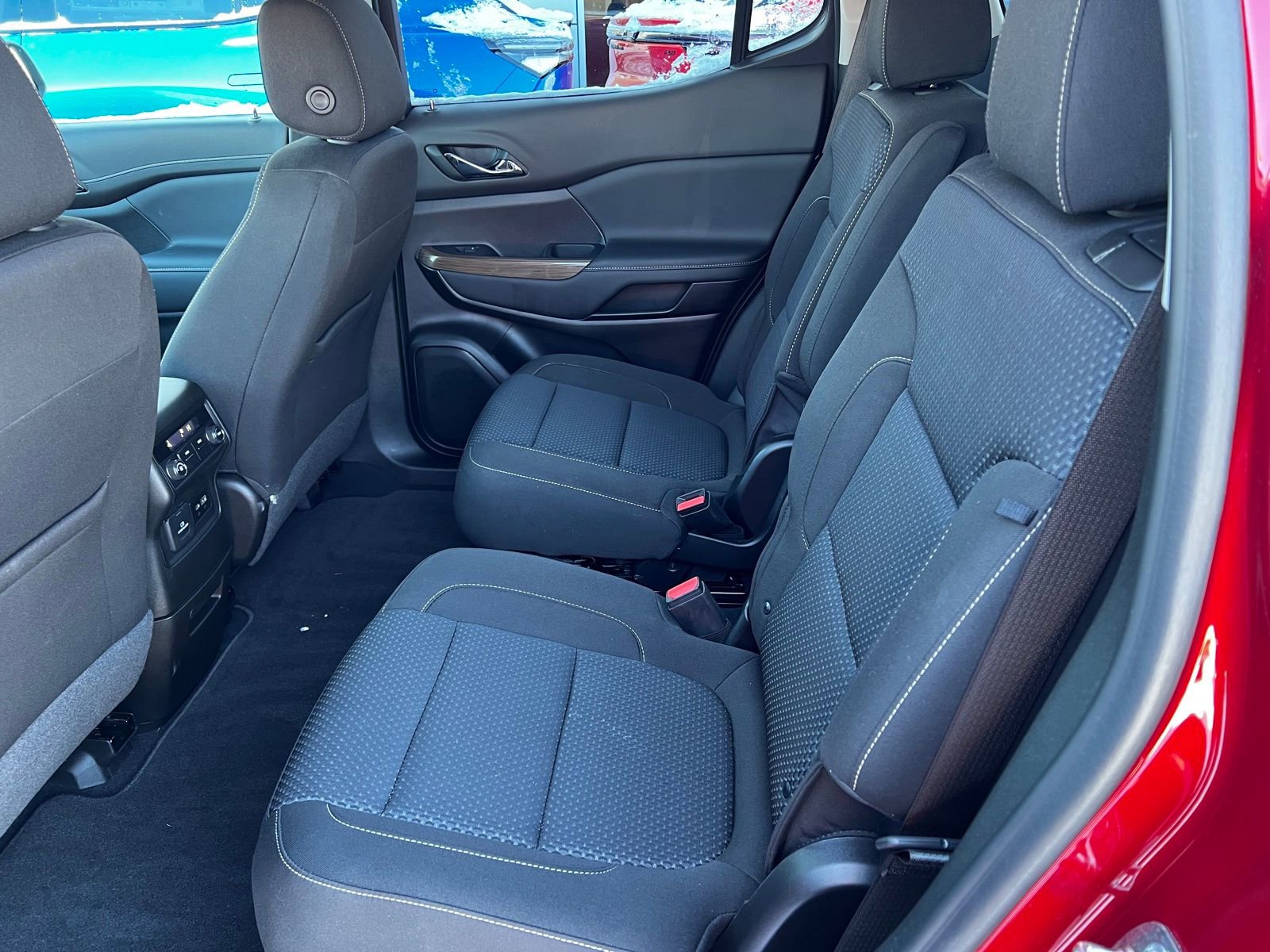 Used 2023 GMC Acadia SLE w/ Driver Convenience Package image 10