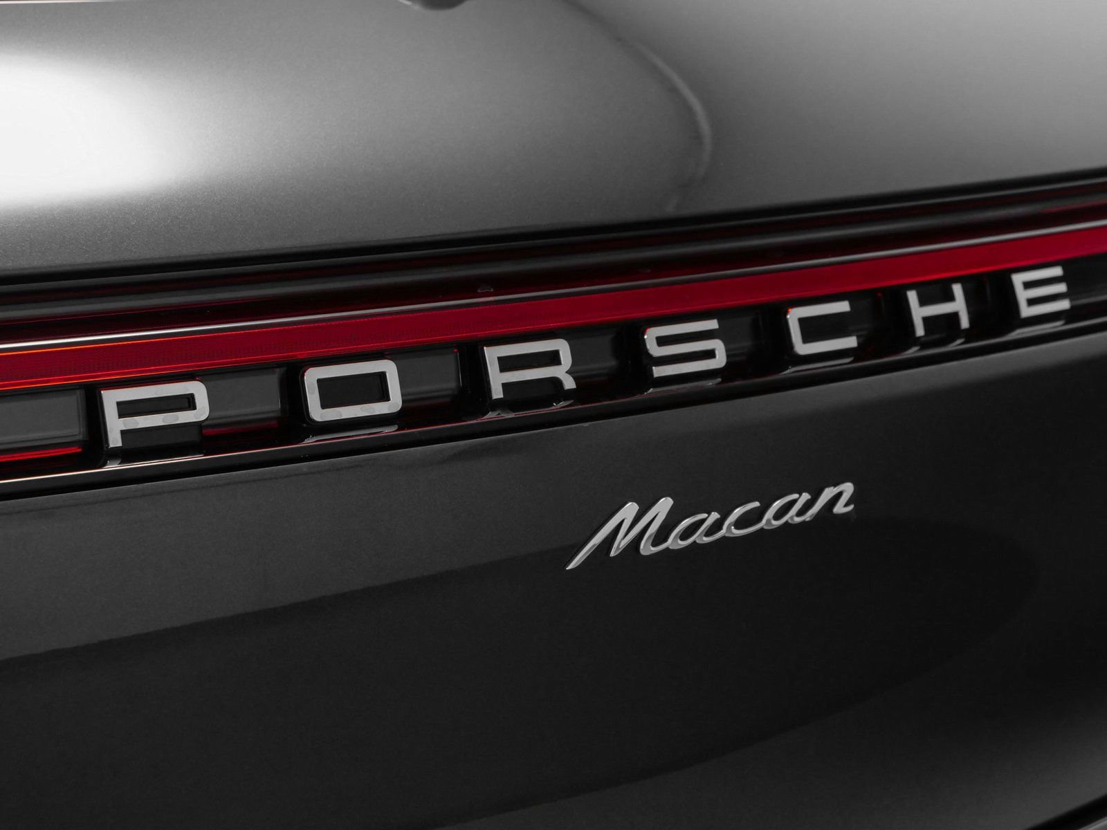 Certified 2025 Porsche Macan image 17