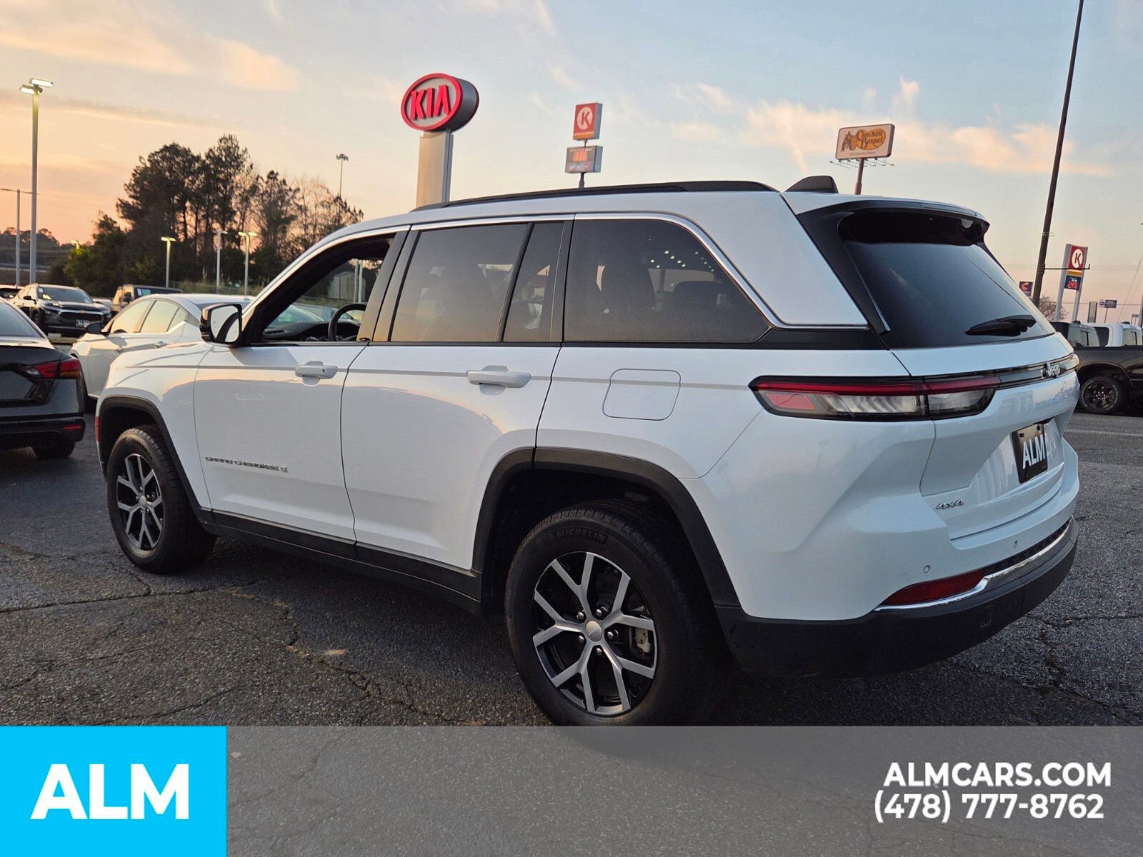 Used 2024 Jeep Grand Cherokee Limited image 9