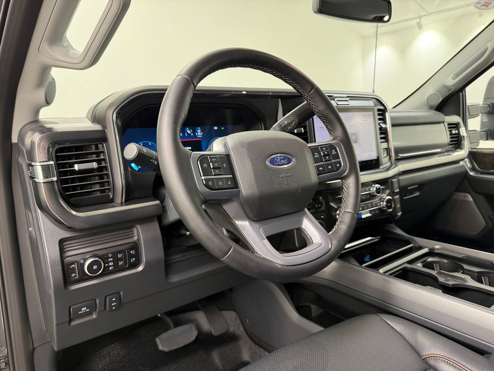 Used 2026 Ford F350 Lariat AWD/4WD image 16