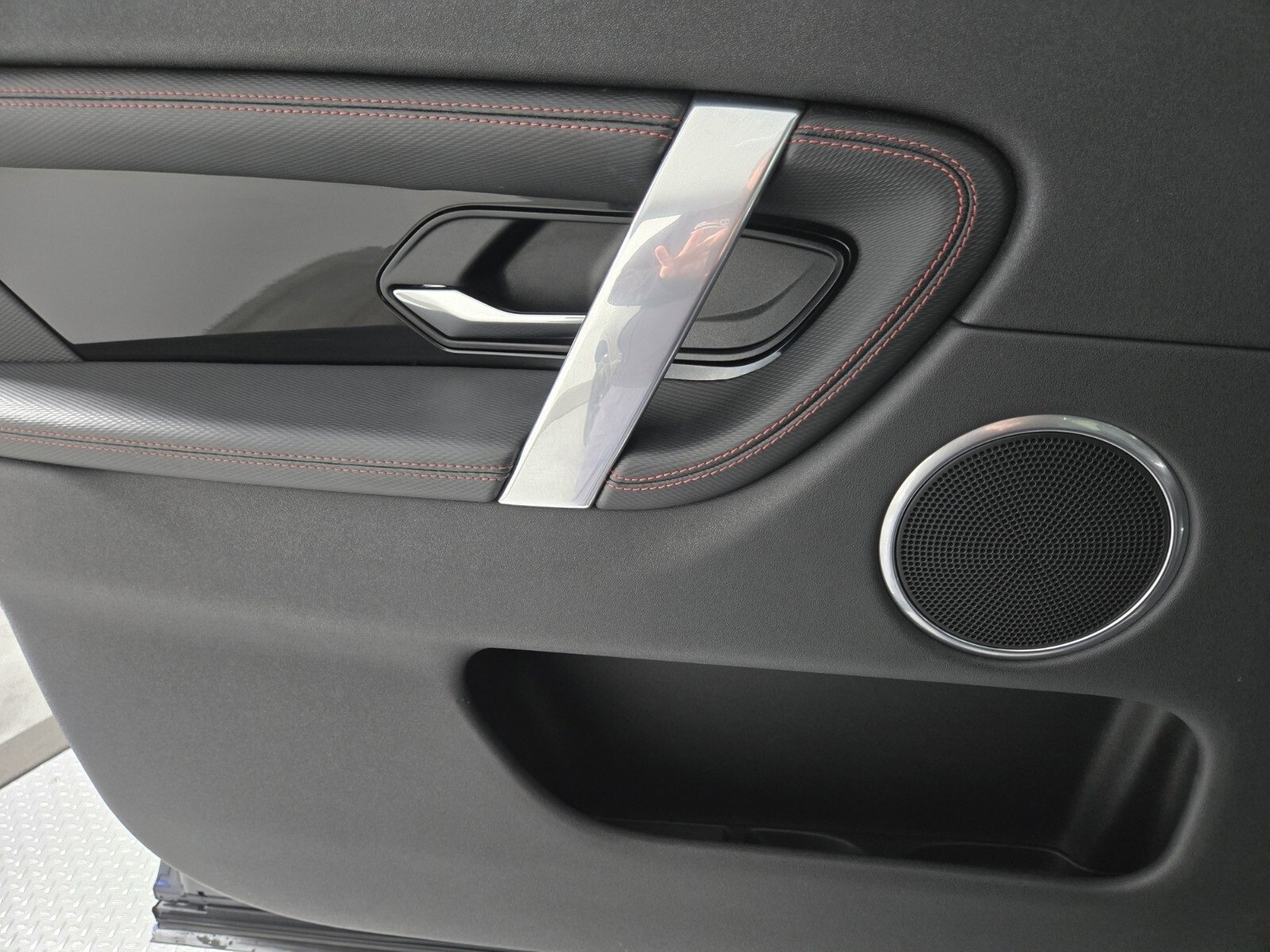 Used 2023 Land Rover Discovery Sport S R-Dynamic image 21