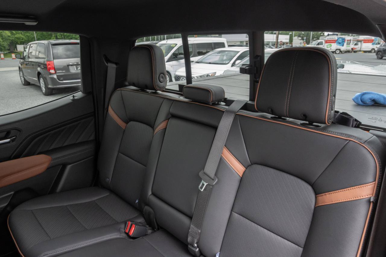 Used 2026 GMC Canyon AT4 w/ AT4 Premium Package AWD/4WD image 30