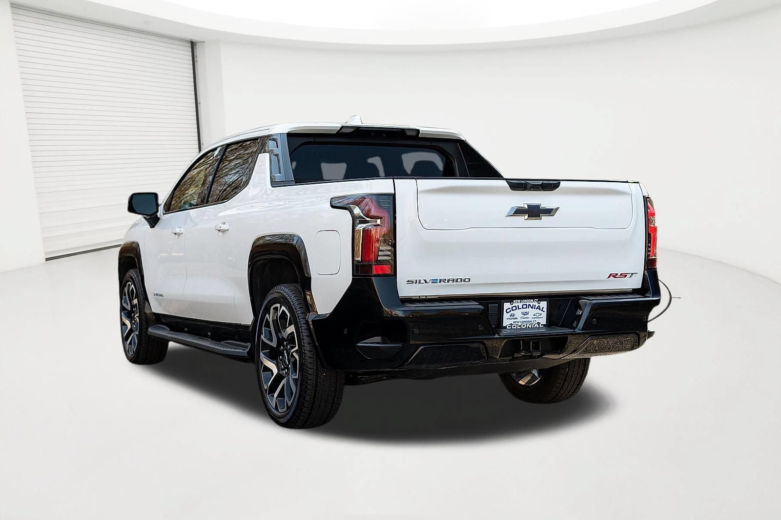 Used 2024 Chevrolet Silverado EV RST AWD/4WD image 3