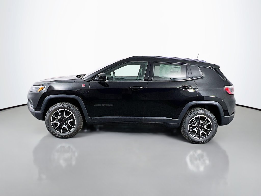 New 2026 Jeep Compass Trailhawk w/ Sun, Sound & Navigation Group AWD/4WD image 4