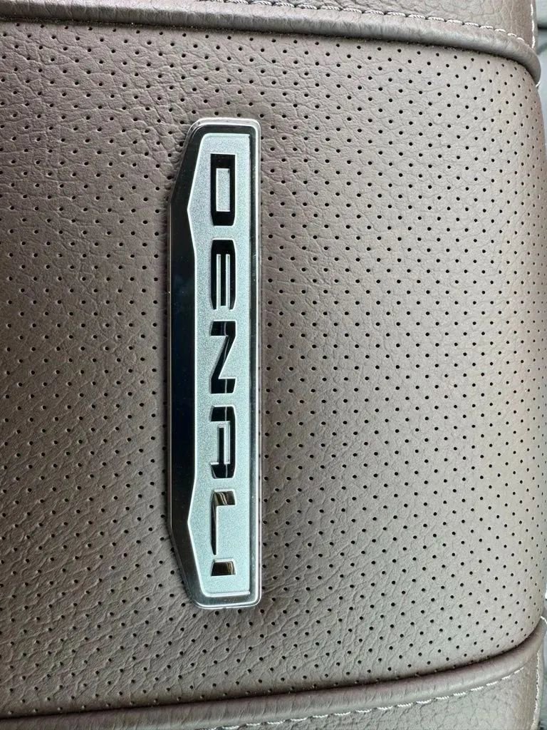 New 2026 GMC Sierra 2500 Denali w/ Denali Reserve Package AWD/4WD image 10