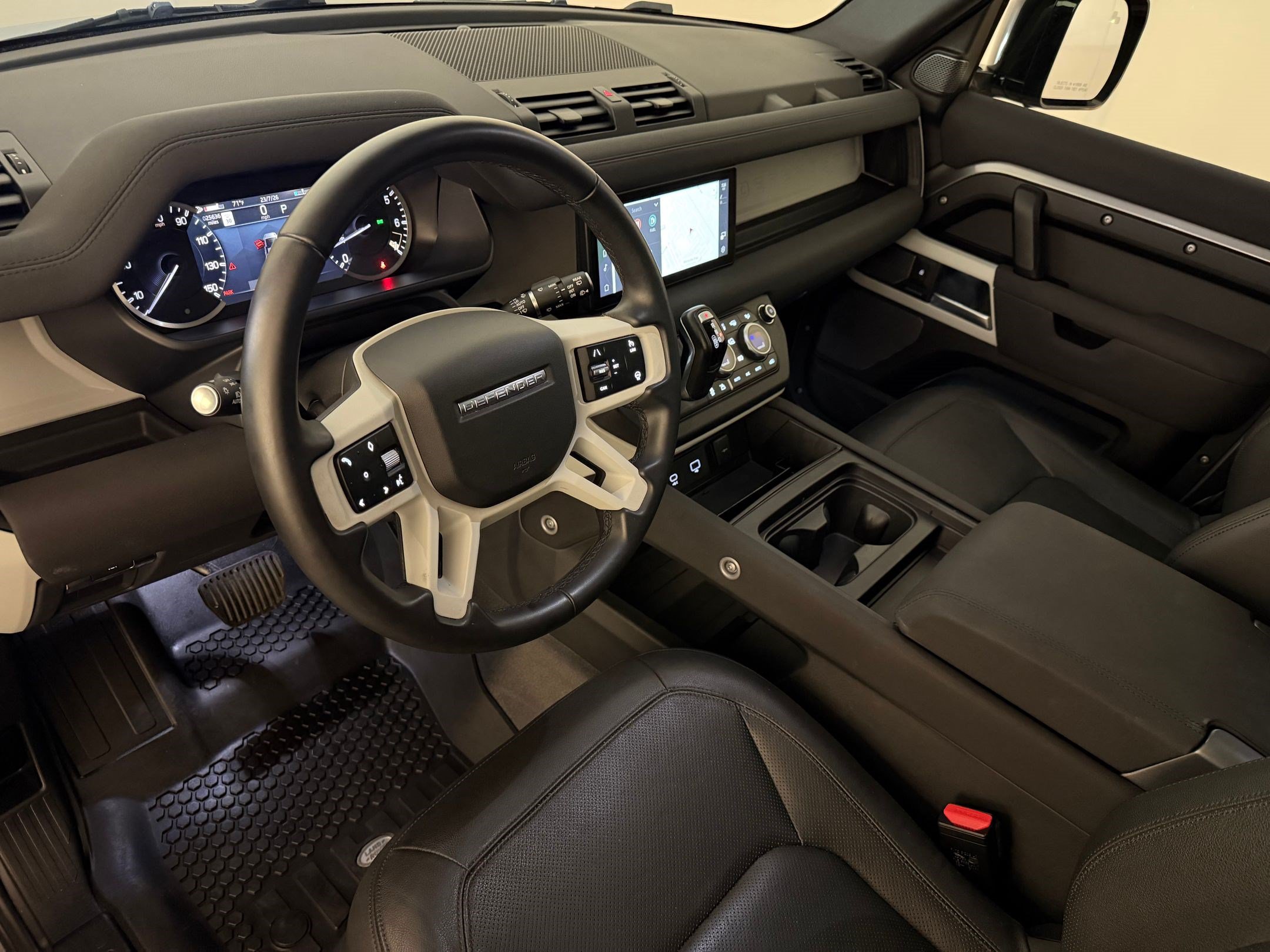 Used 2023 Land Rover Defender 110 S AWD/4WD image 4