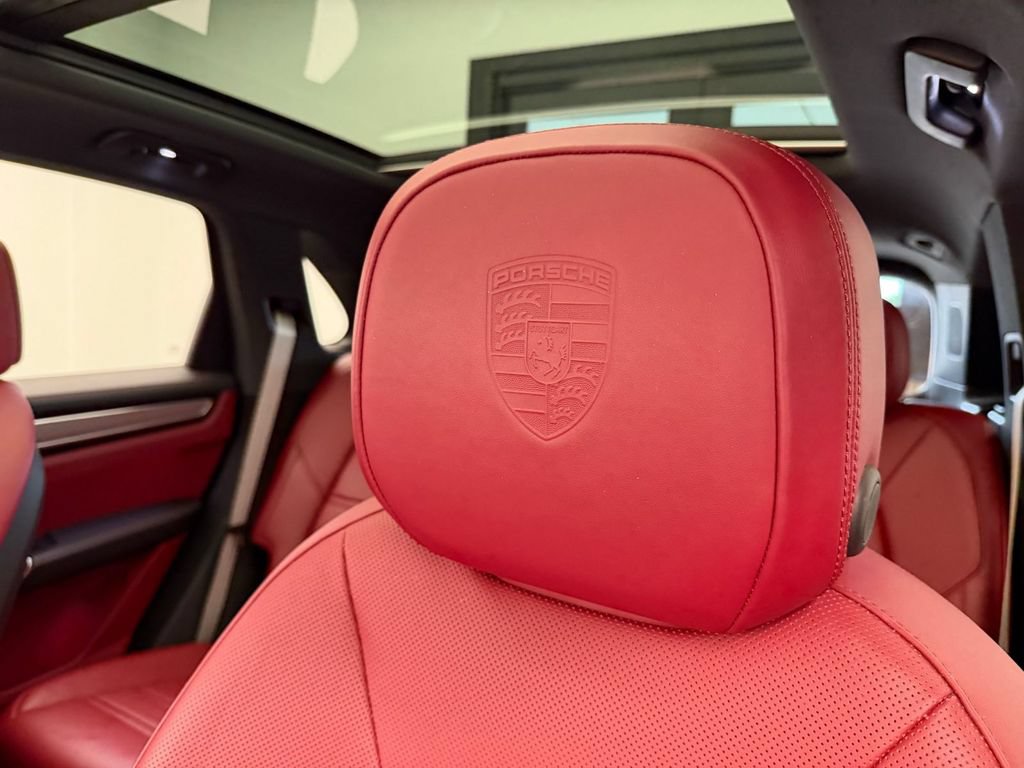 Used 2023 Porsche Cayenne Platinum Edition AWD/4WD image 19