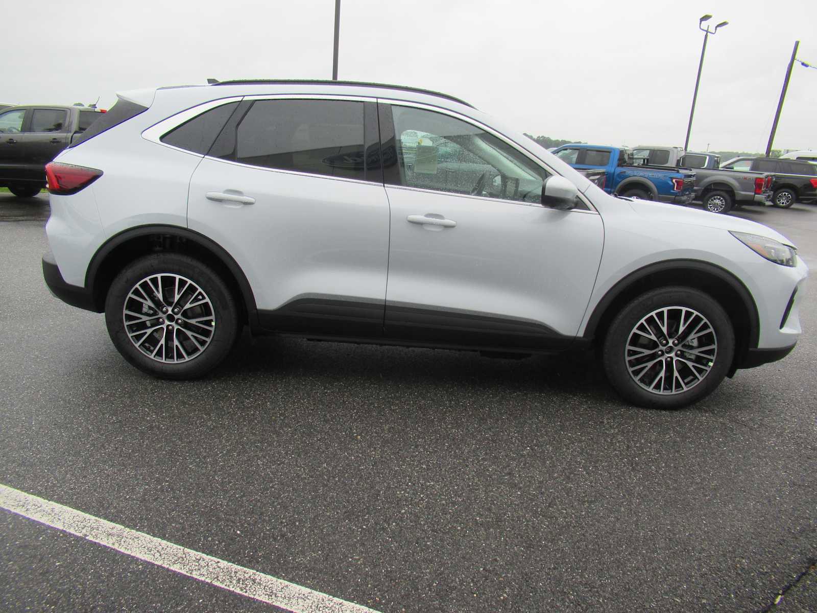 New 2025 Ford Escape SE w/ PHEV Premium Package image 4