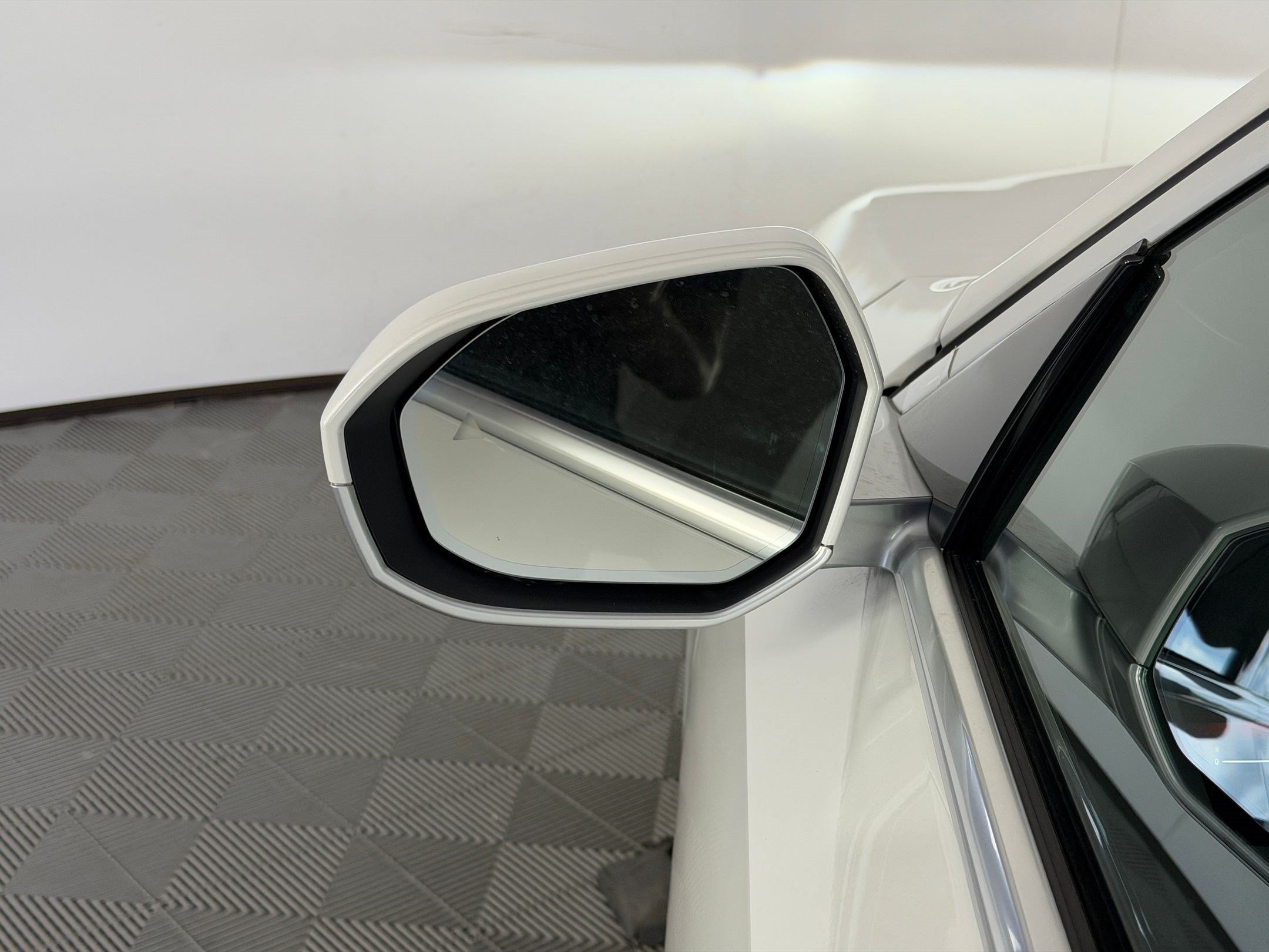 Used 2027 BMW i5 eDrive40 w/ Convenience Package RWD image 20