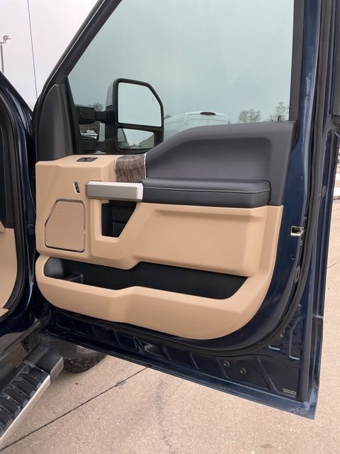 Used 2017 Ford F250 Lariat w/ Chrome Package image 15