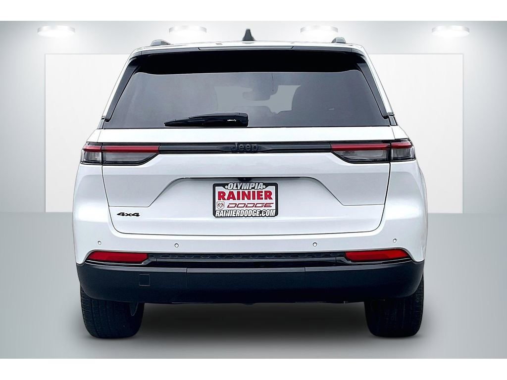 Used 2023 Jeep Grand Cherokee Altitude AWD/4WD image 4
