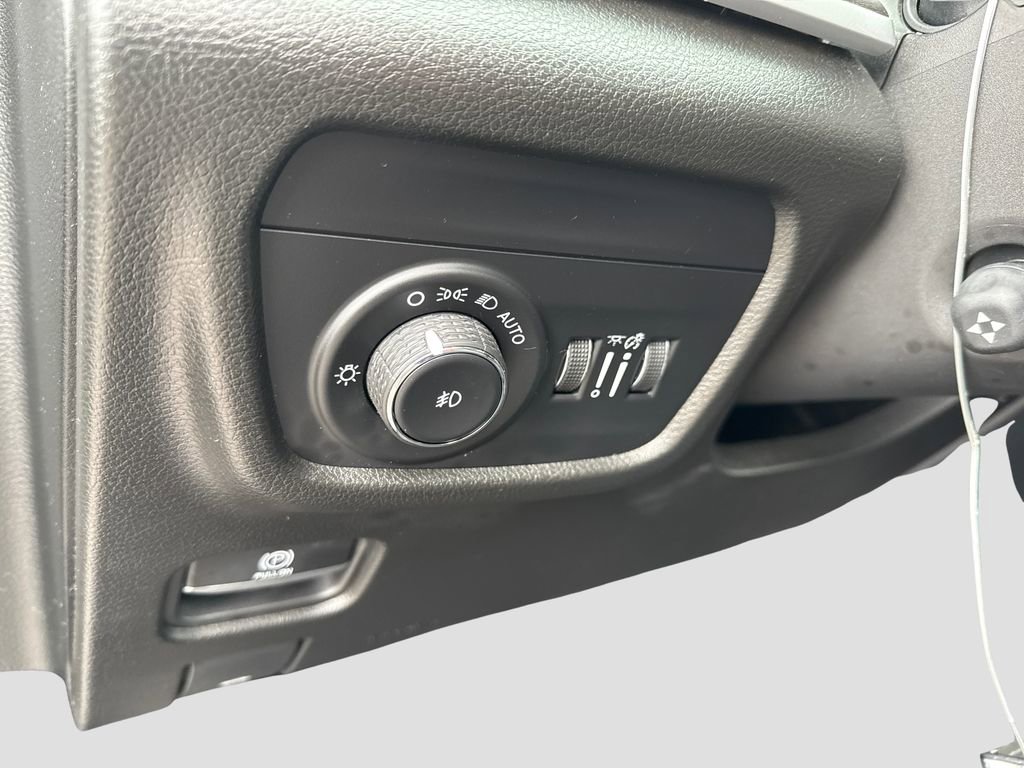 Used 2023 Jeep Grand Cherokee L Limited w/ Luxury Tech Group II AWD/4WD image 16