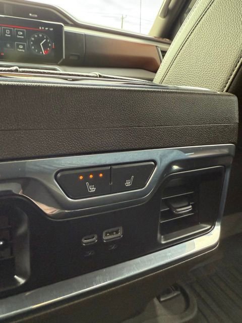 Used 2024 GMC Sierra 3500 Denali w/ Denali Reserve Package image 33